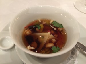 Amuse-bouche Kinesisk hot & sour-spuppe