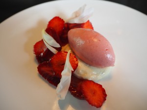 Dessert: Rose og jordbær