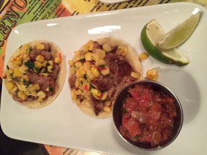 El Puerco - Taco med svin, mais og ananas