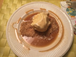 Predessert Smøriskrem med kaffesirup og vaniljecrumble