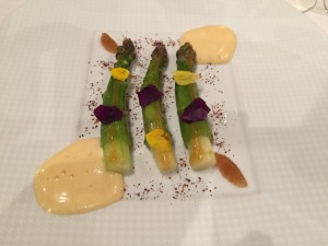 Rett 2 Asparges med japansk hollandaise