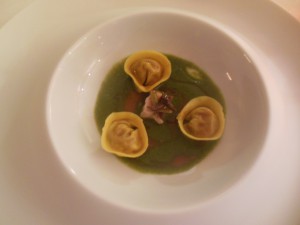 Rett 4 Tortelli med kanin estragon og oliven