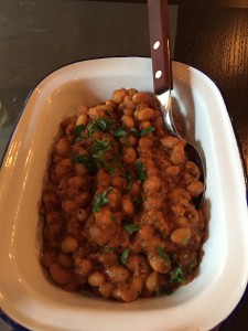 Baked beans med svineconfit