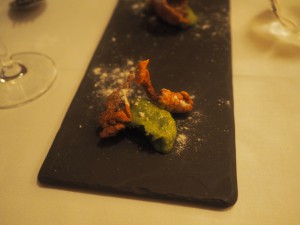 Tygg 1: Kyllingskinn med avokadokrem