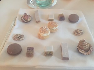 Petit four