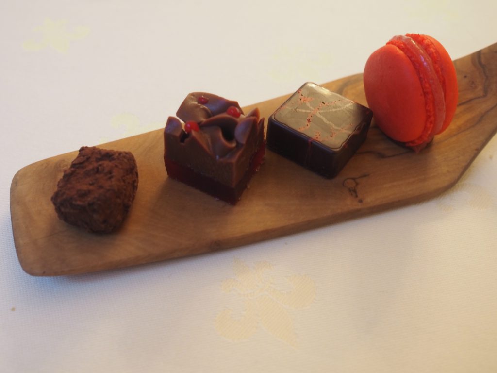 Petit four