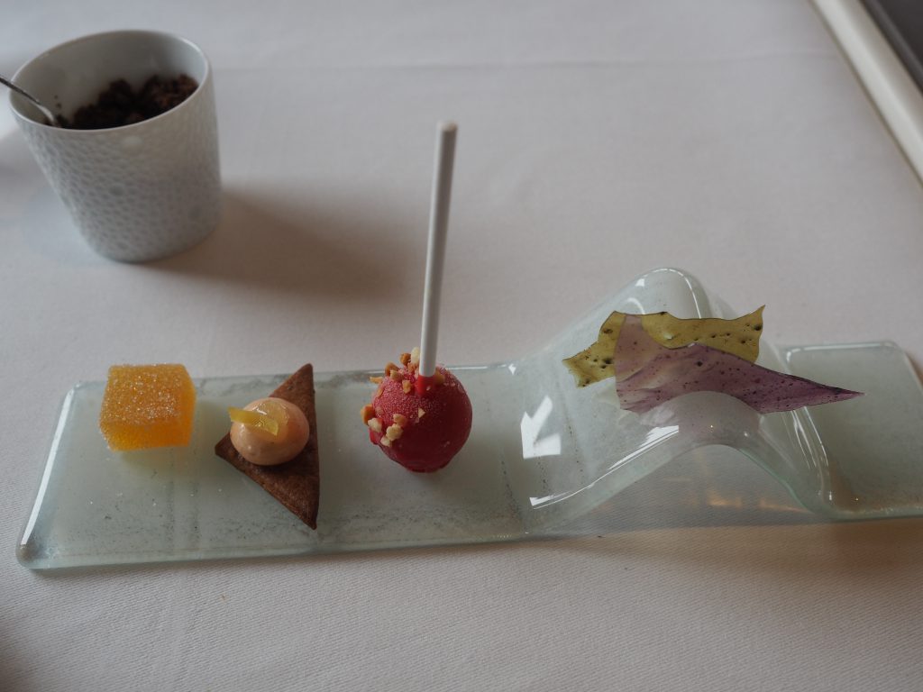 Petit four