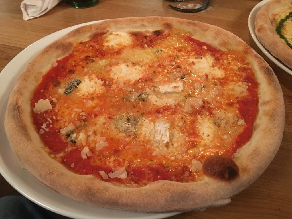 Pizza quattro formaggi