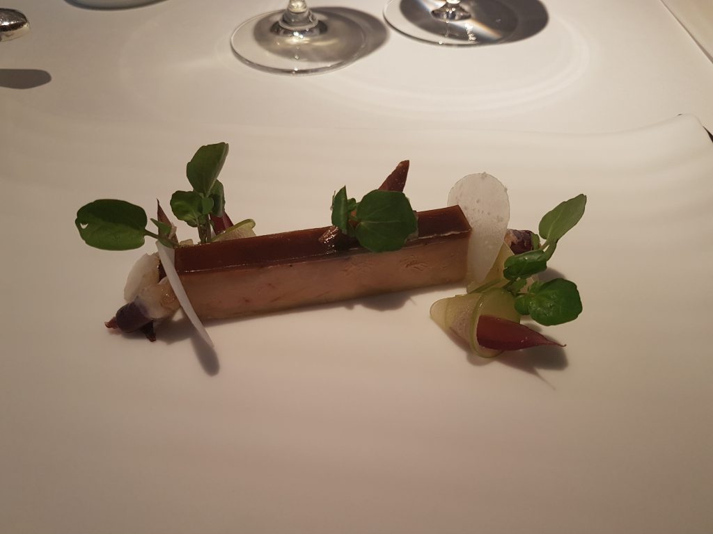 Foie gras, eple og nepe