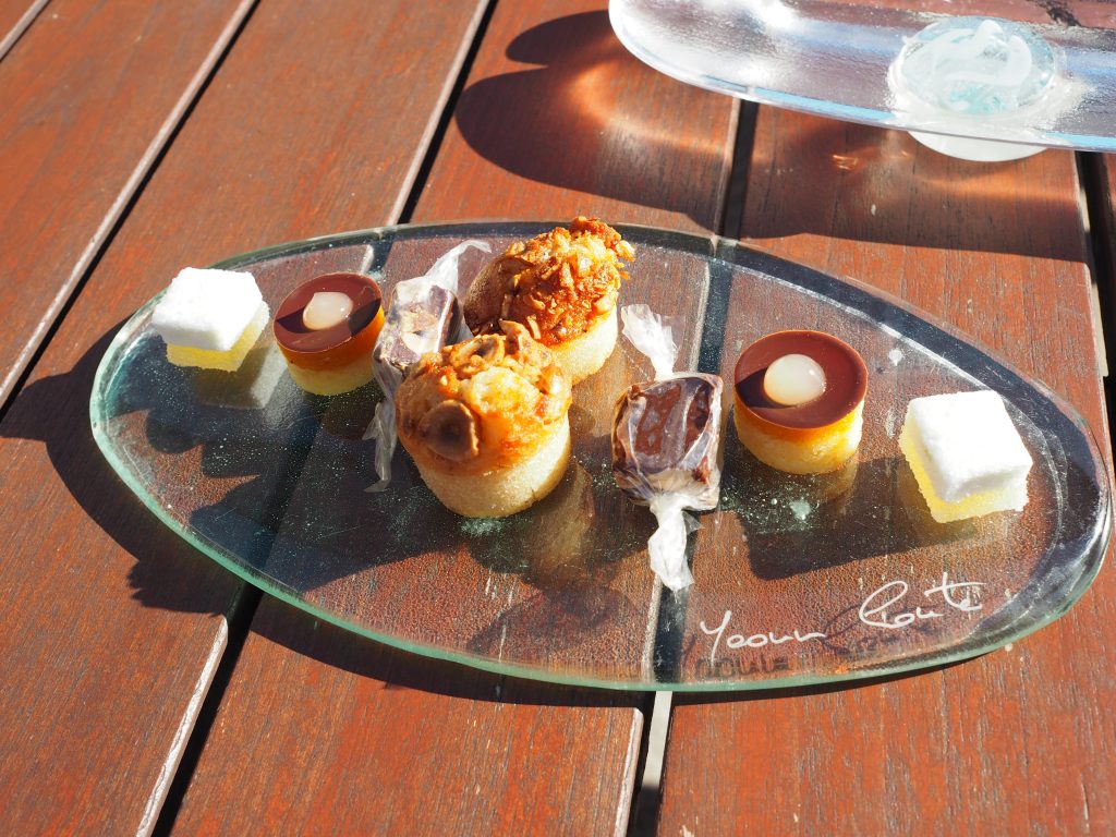 Petit four