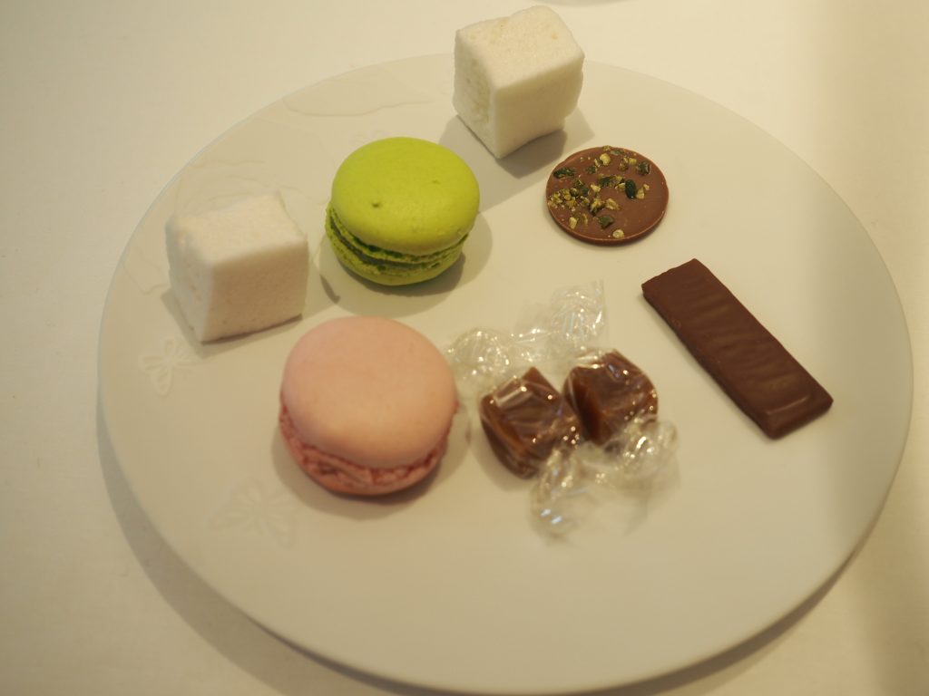 Petit four