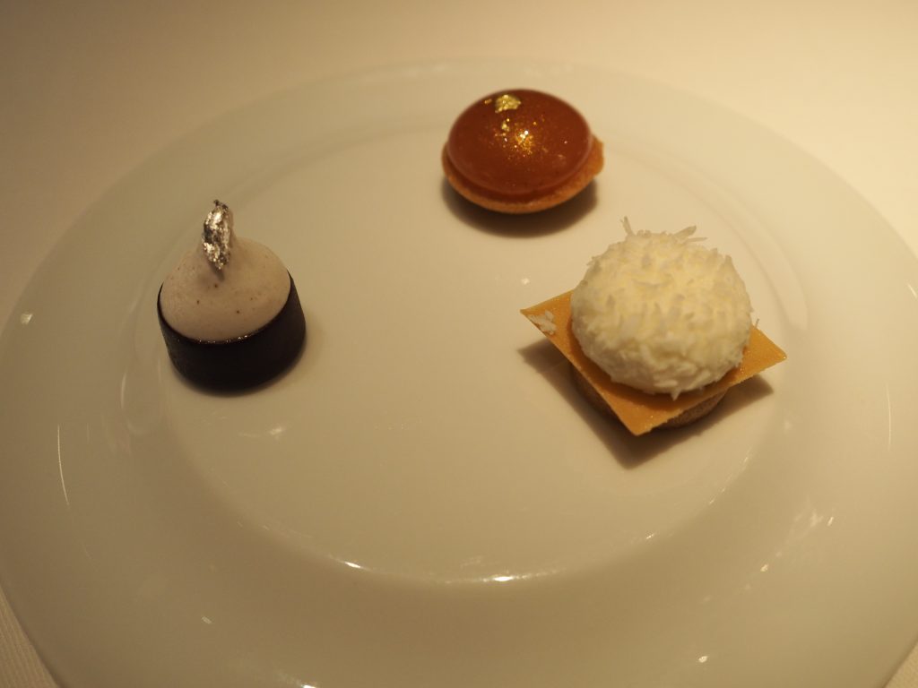 Petit four