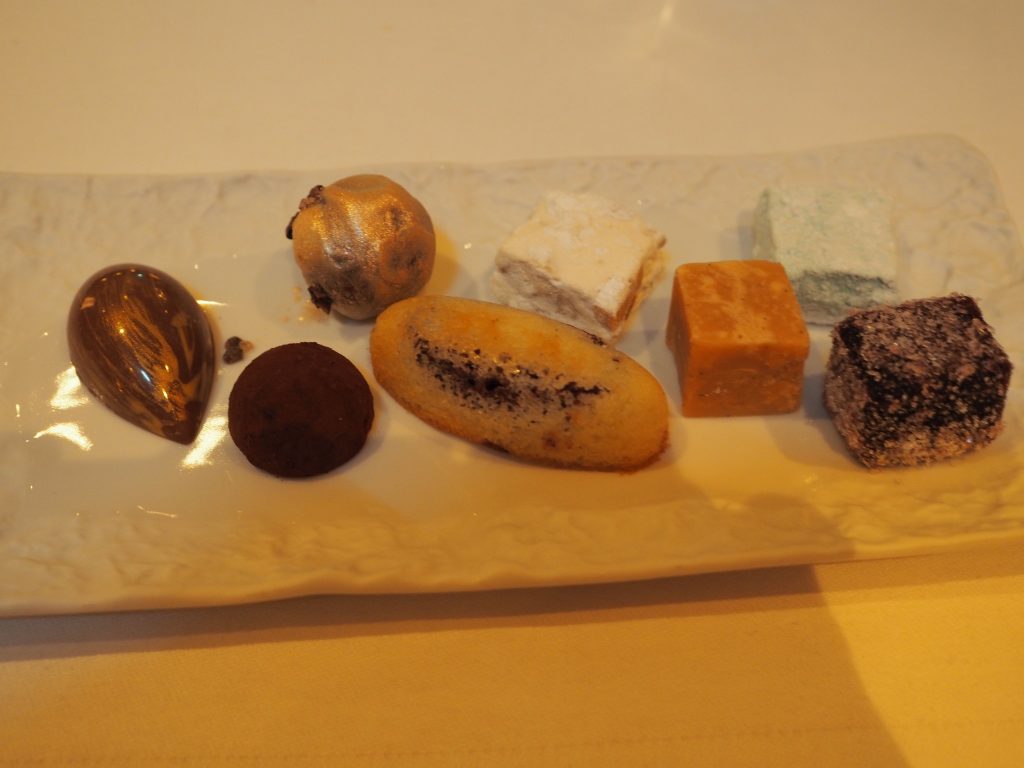 Petit four