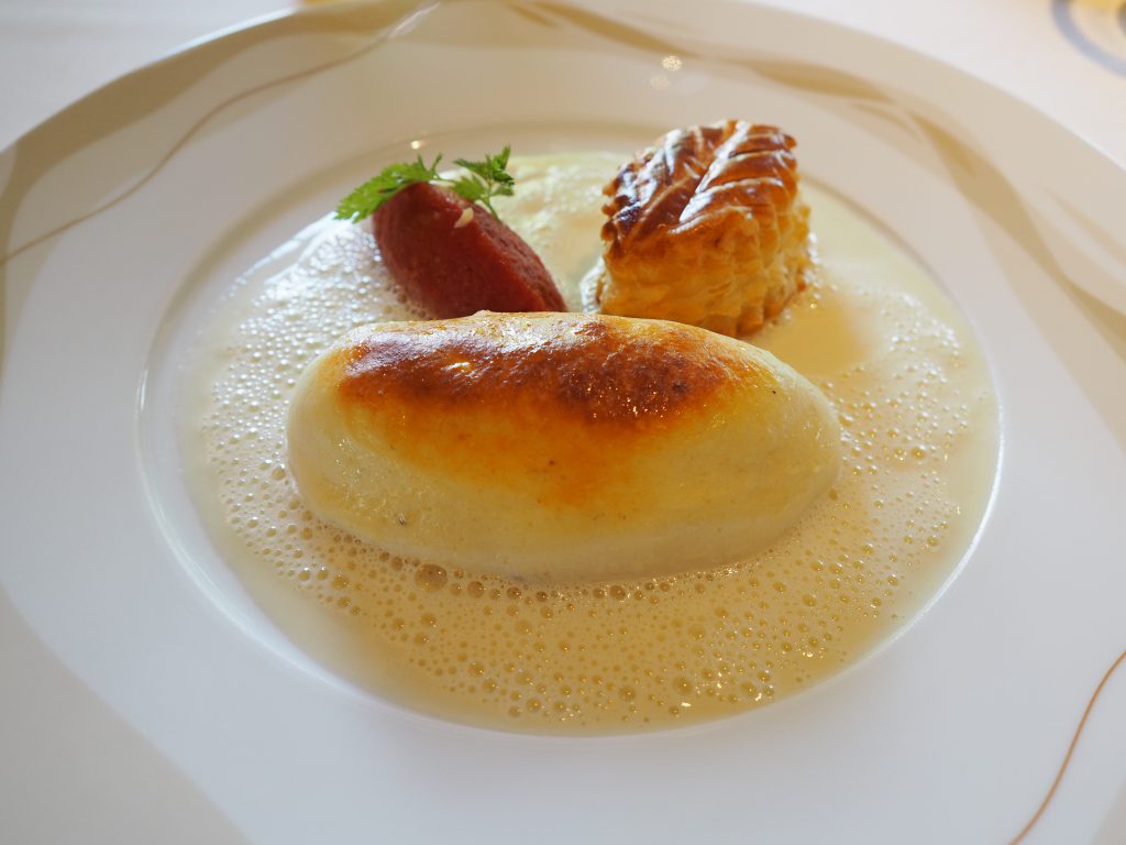 Laksesoufflé med tomat og rieslingsaus