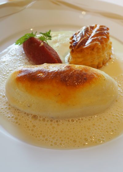 Laksesoufflé med tomat og rieslingsaus