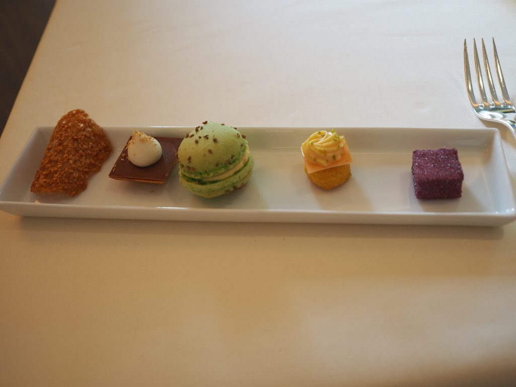 Petit four